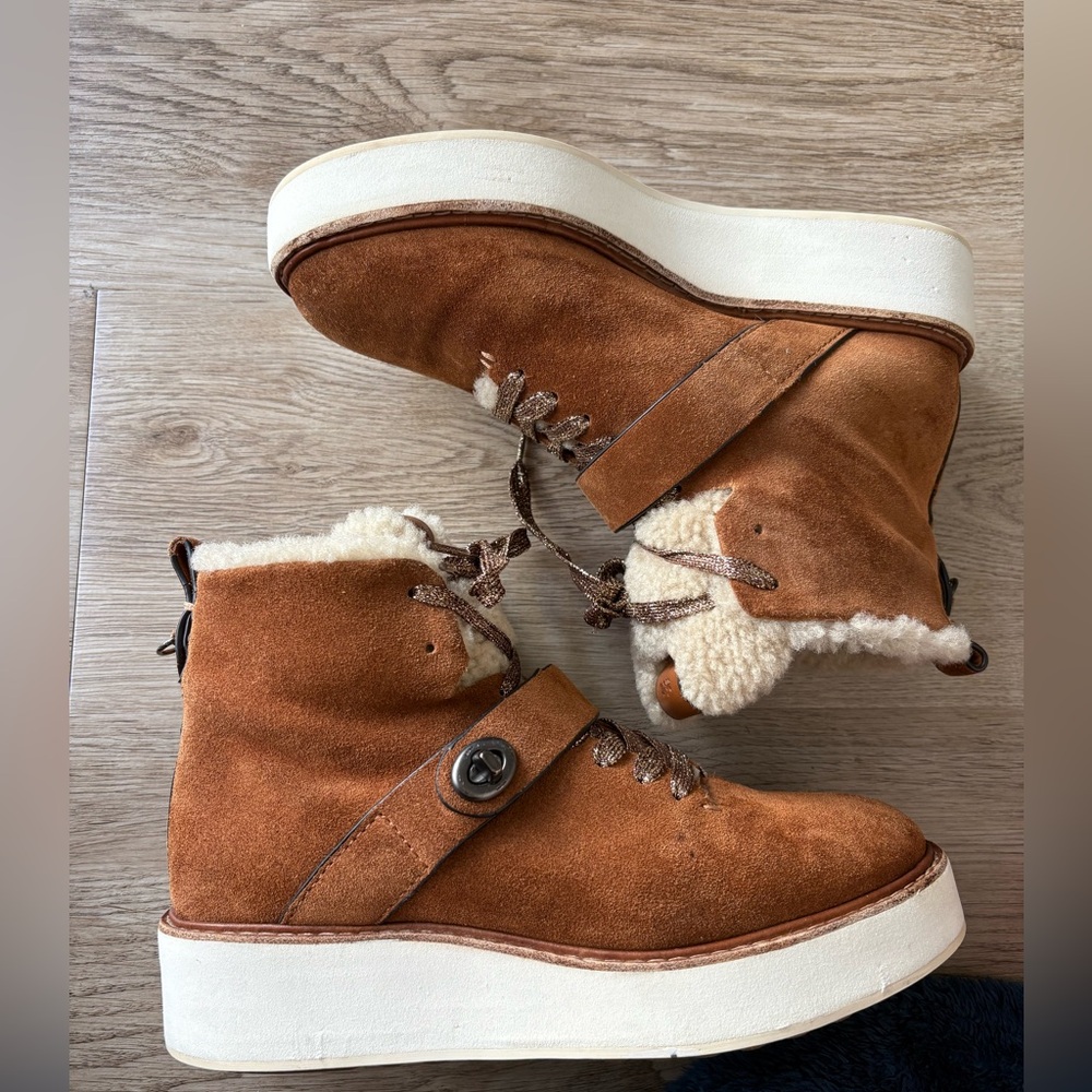 * Coach Urban City Hiker shearling suede saddle tan size 7.5
